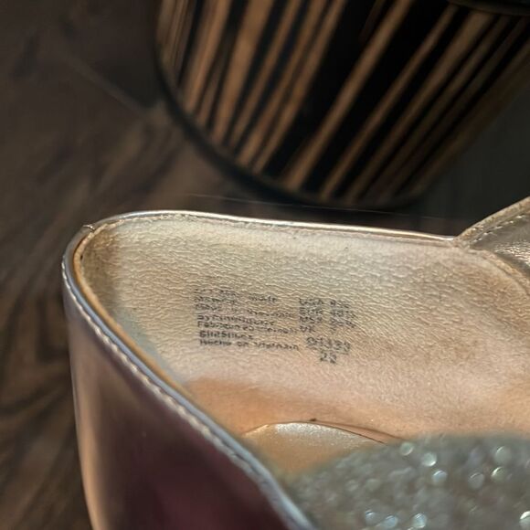 “Gold” sandals / Size 8.5 - Picture 6 of 11